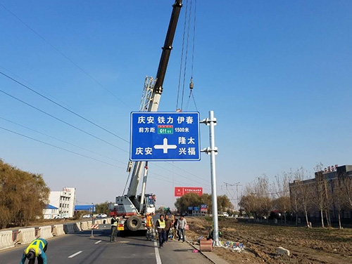 孝感孝感道路护栏网网片该如何进行正确的选购呢？